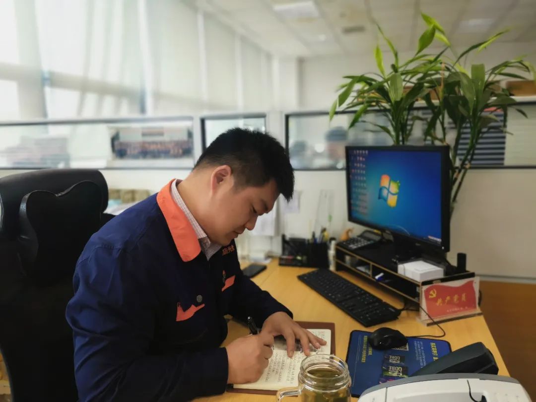 黨支部書(shū)記 張杰 .jpg